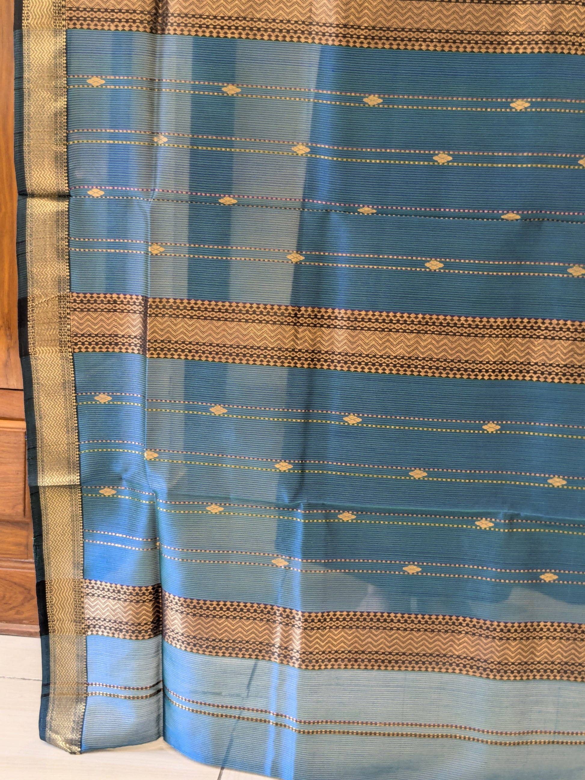 Garbh Reshmi with Butti Blue Maheshwari Handloom Saree