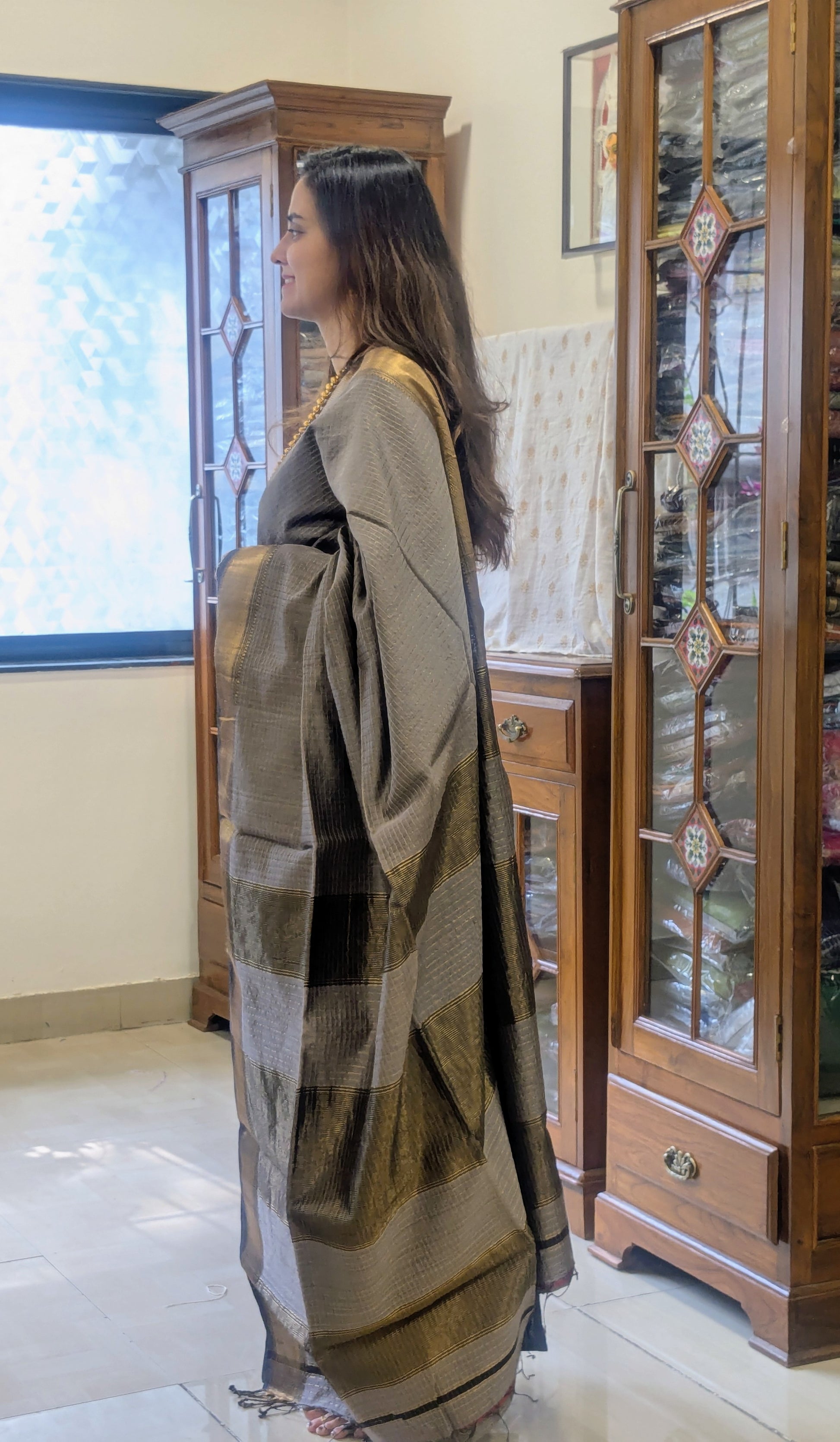 Handloom Grey Maheshwari Zari Checks Saree