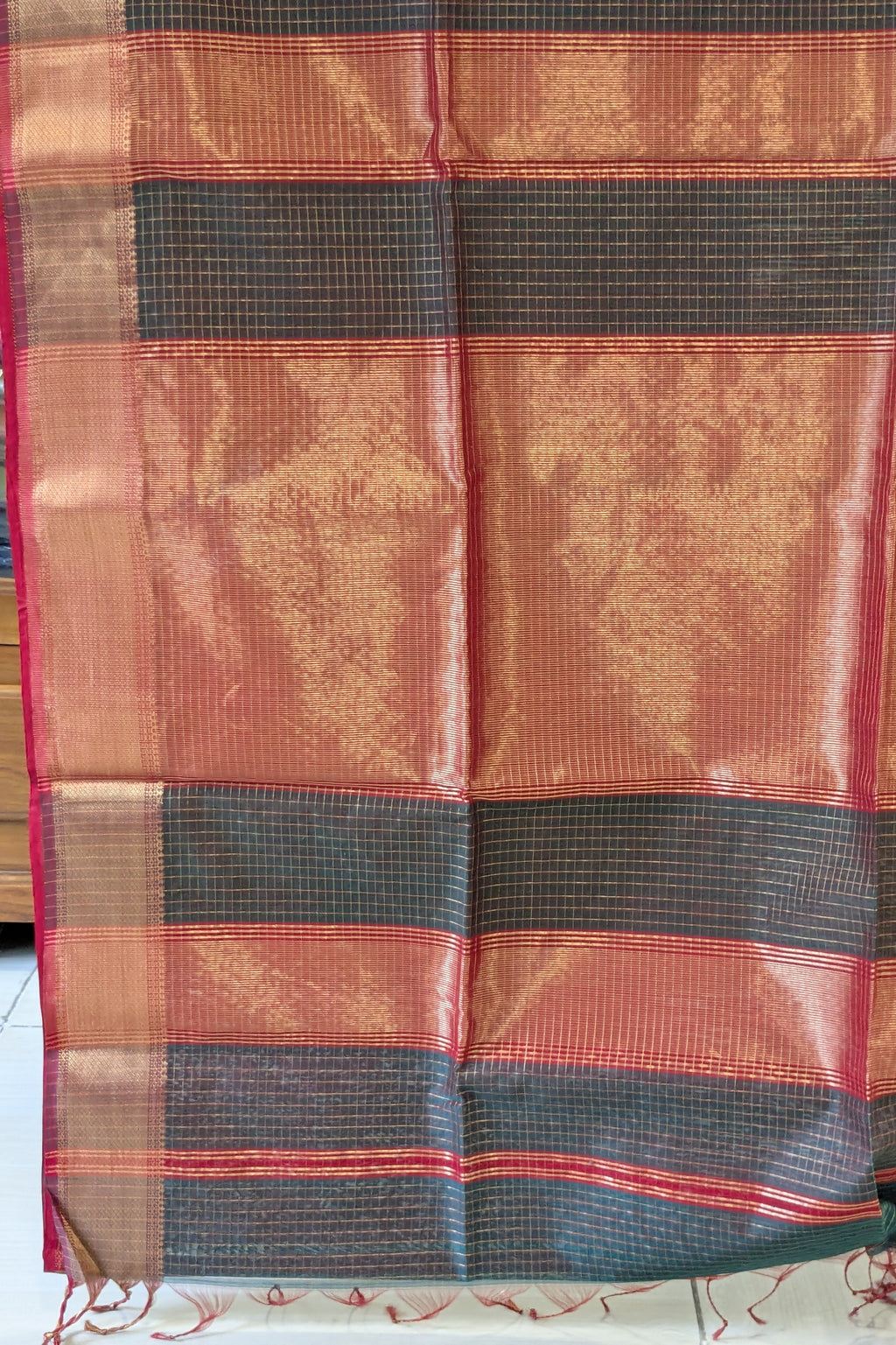 Handloom Green & Red Maheshwari Zari Checks Saree