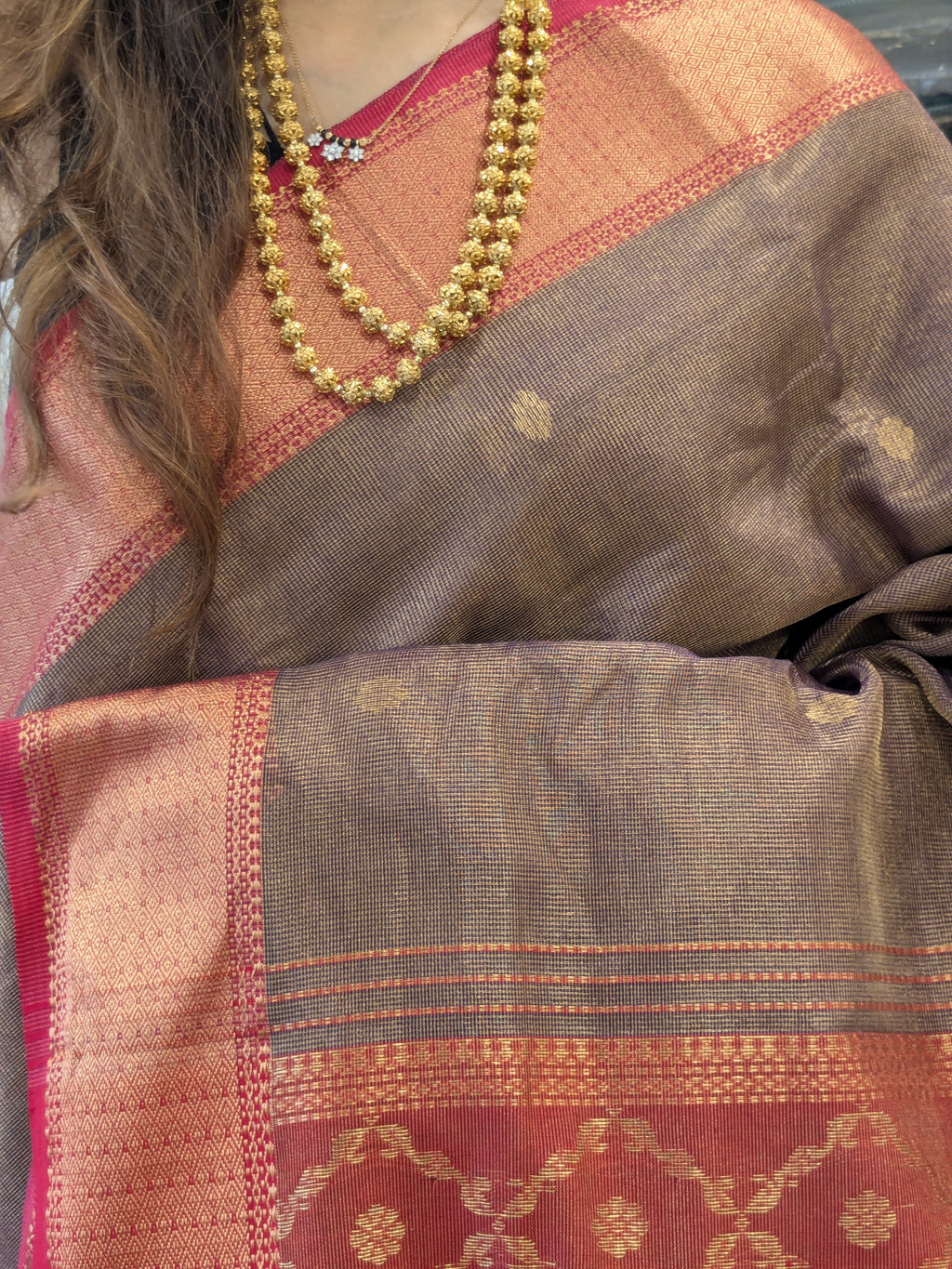 Close-up of Jamun silk tissue Maheshwari saree with flower butti, jaali pallu, and intricate medium border.