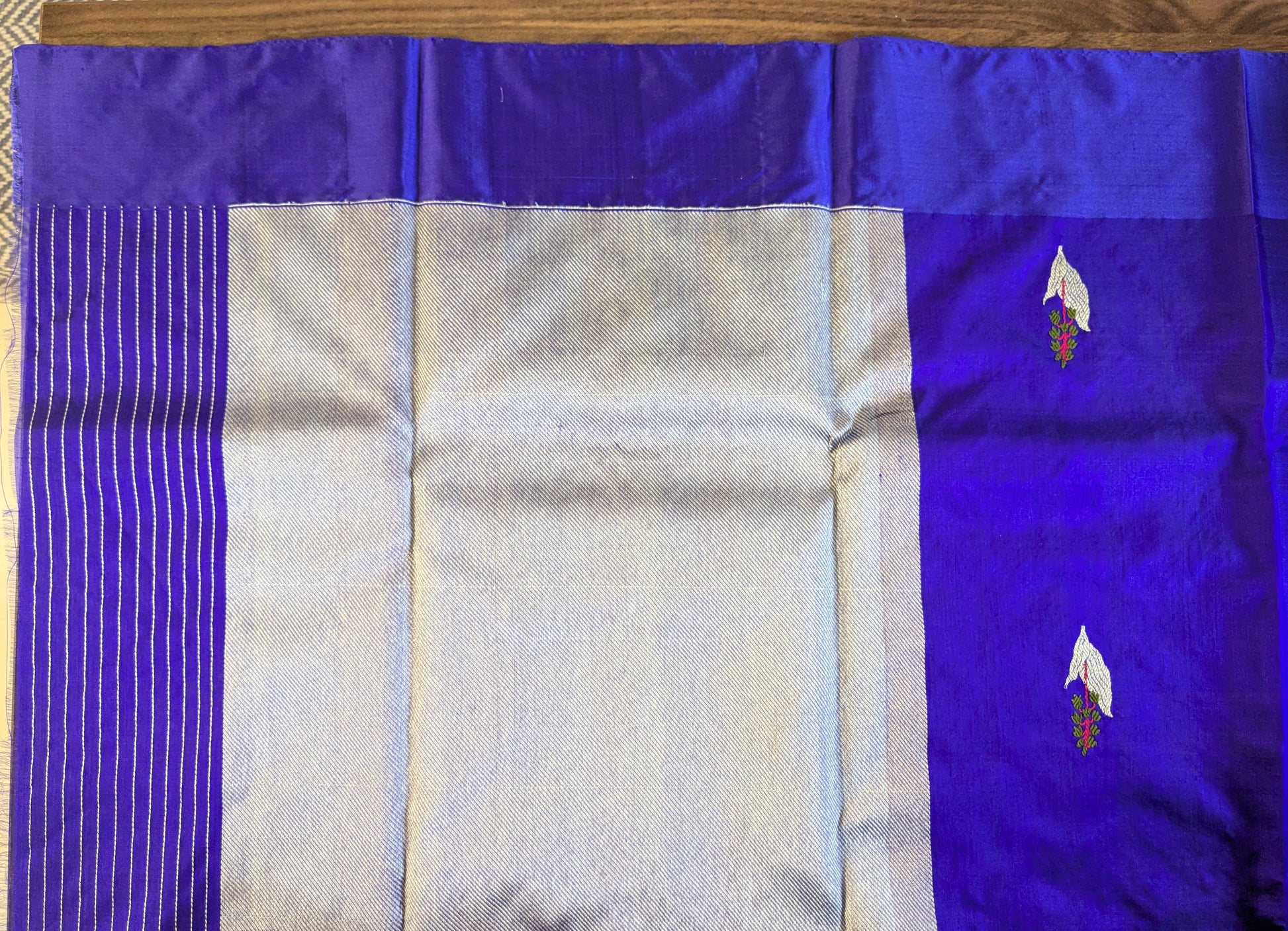 Detailed image of richly woven heavy pallu with ornate floral patterns in traditional Chanderi style.