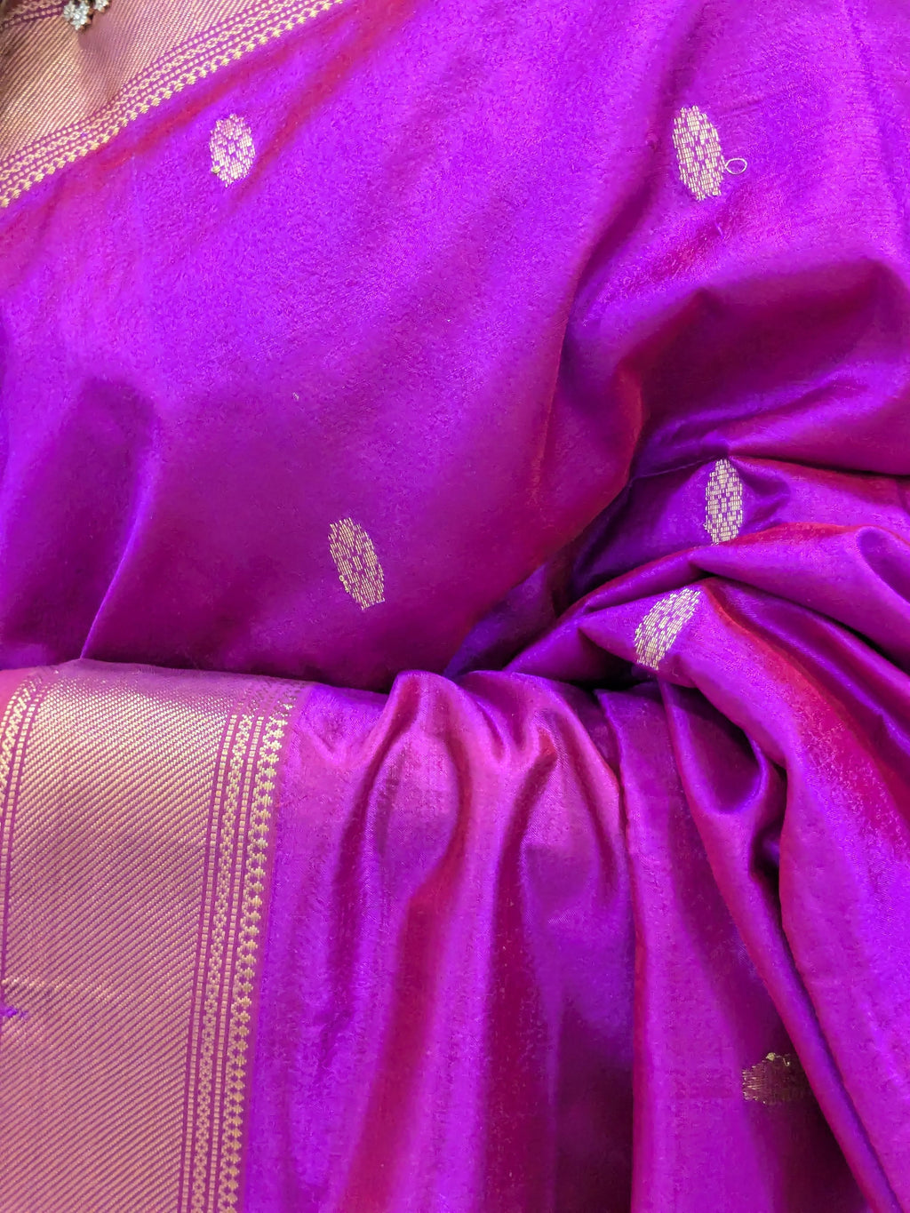 Handloom Maheshwari Magenta Pure Silk Saree with Red Pallu