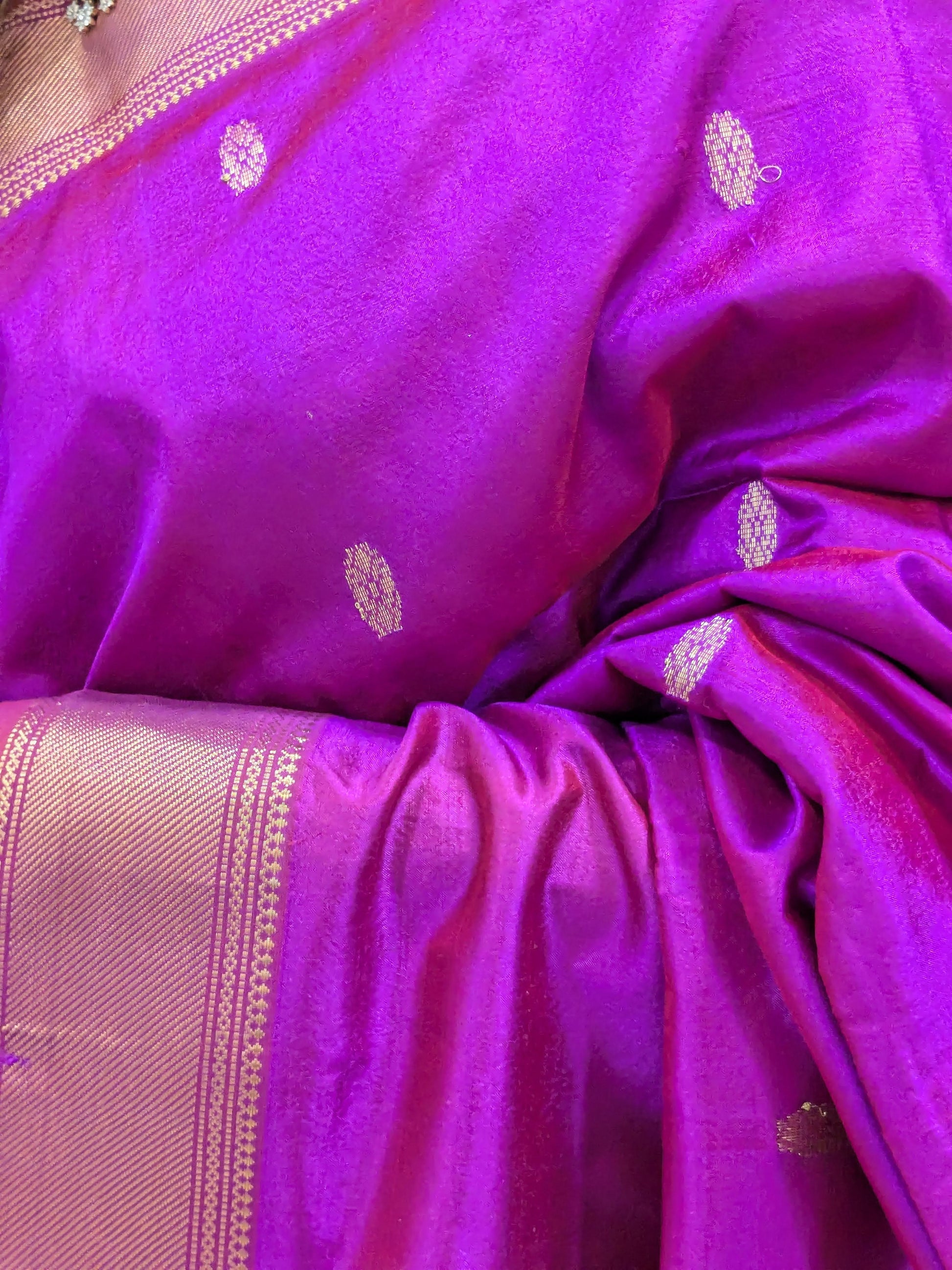 Handloom Maheshwari Magenta Pure Silk Saree with Red Pallu