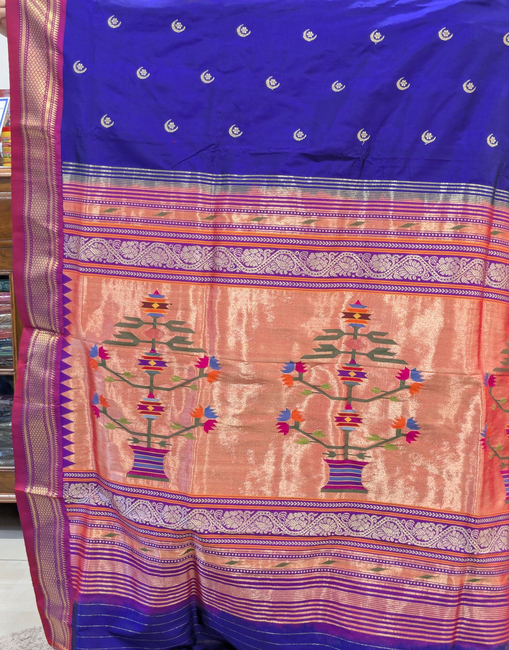Detailed exclusive Asawali pallu with intricate traditional weaving.
