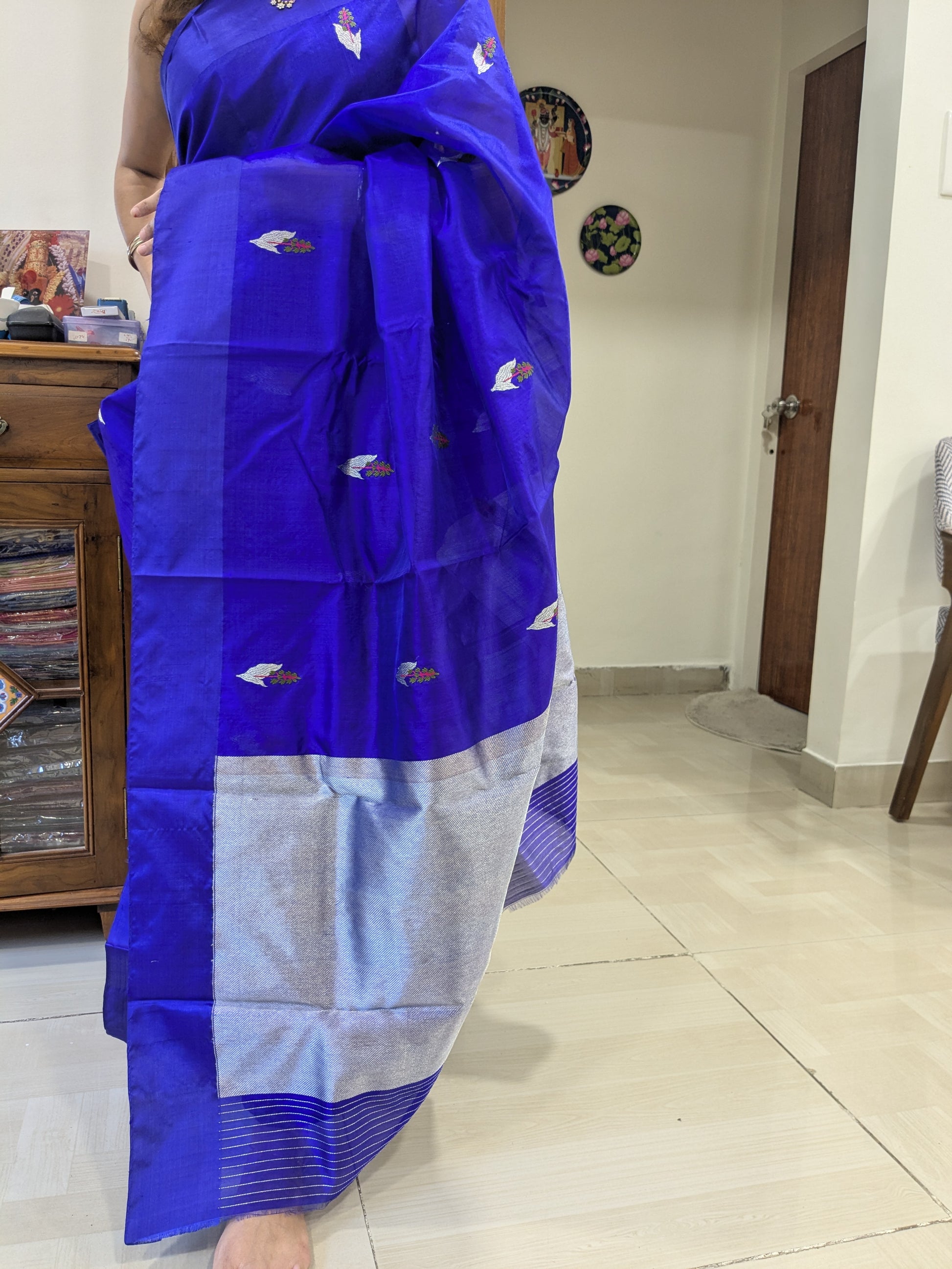 Detailed image of richly woven heavy pallu with ornate floral patterns in traditional Chanderi style.