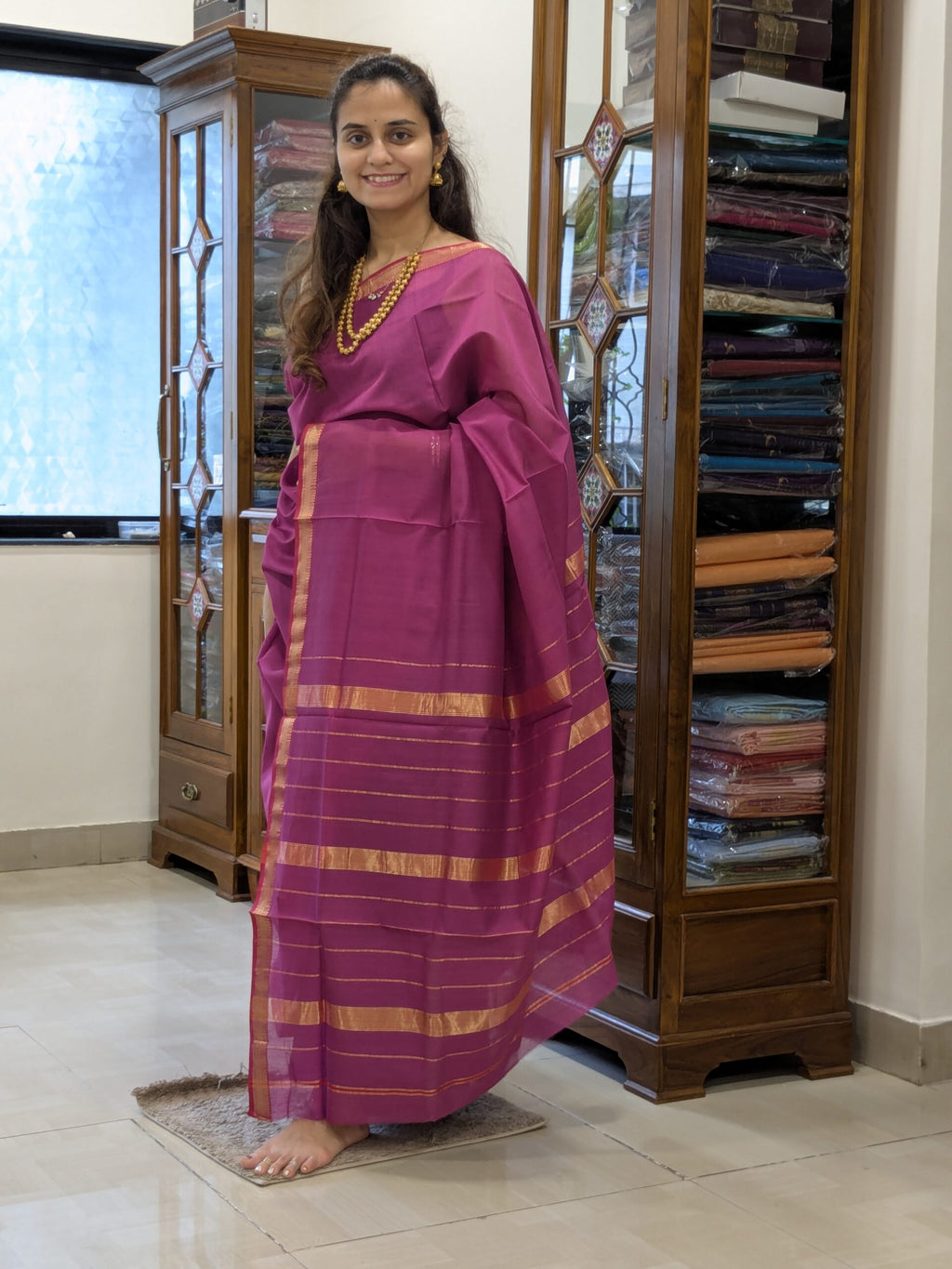 Full front view of soft onion pink handloom Maheshwari saree featuring elegant lines and a subtle golden sheen.
