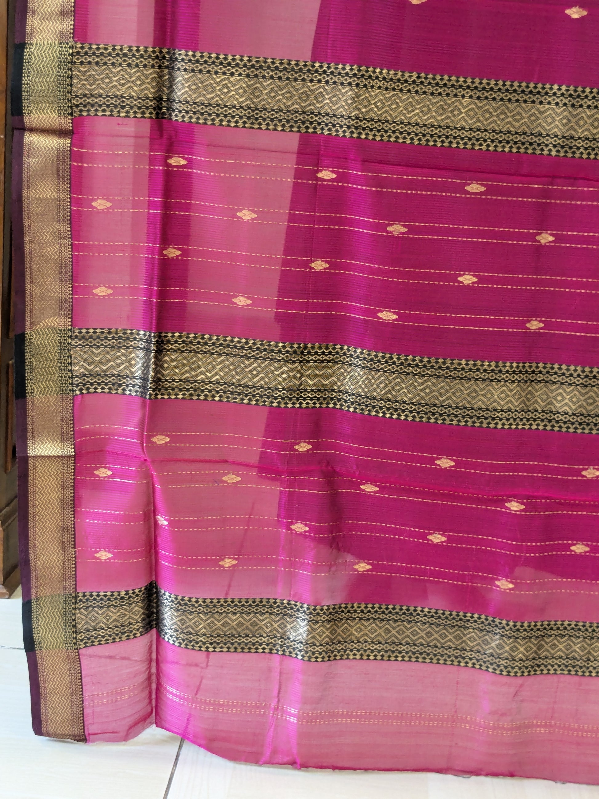 Garbh Reshmi with Butti Rani Pink with Black Maheshwari Handloom Saree
