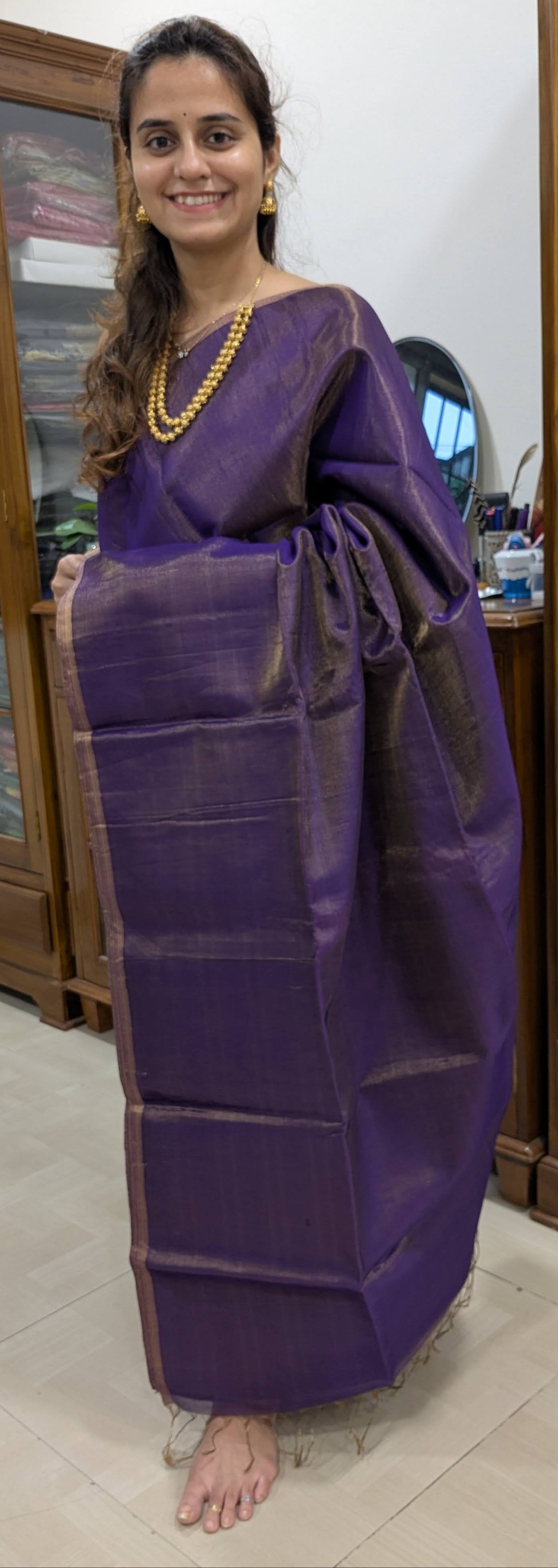Full front view of elegant purple saree showcasing subtle shimmer and timeless Maheshwari style.