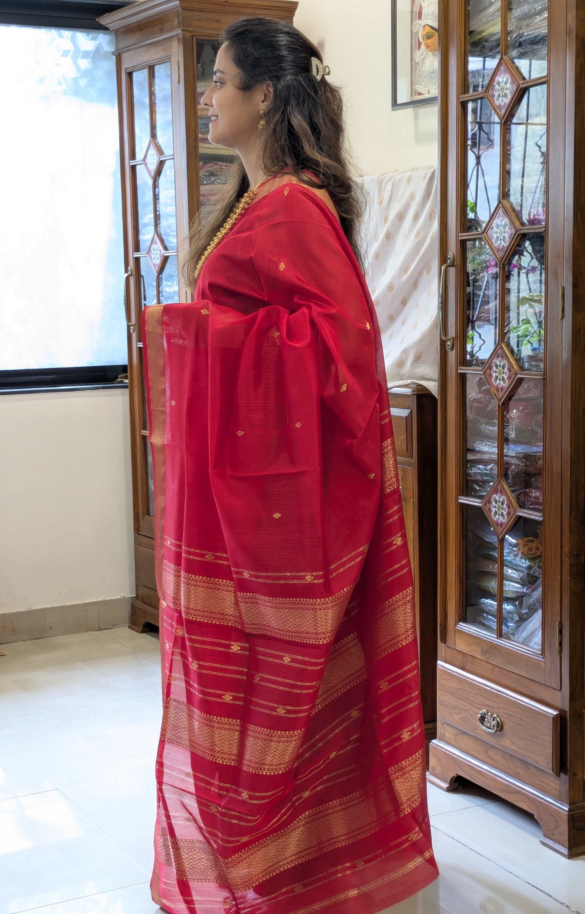 Garbh Reshmi with Butti Red with Black Maheshwari Handloom Saree