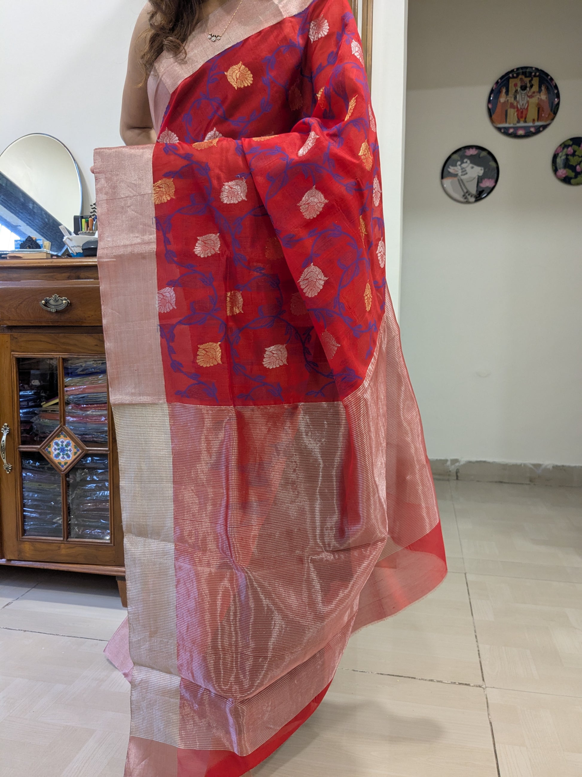 Detailed pallu image with intricate heavy design, reflecting rich Central Indian artistry.