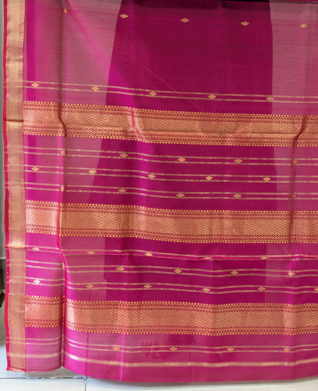 Garbh Reshmi with Butti Hot Pink Maheshwari Handloom Saree