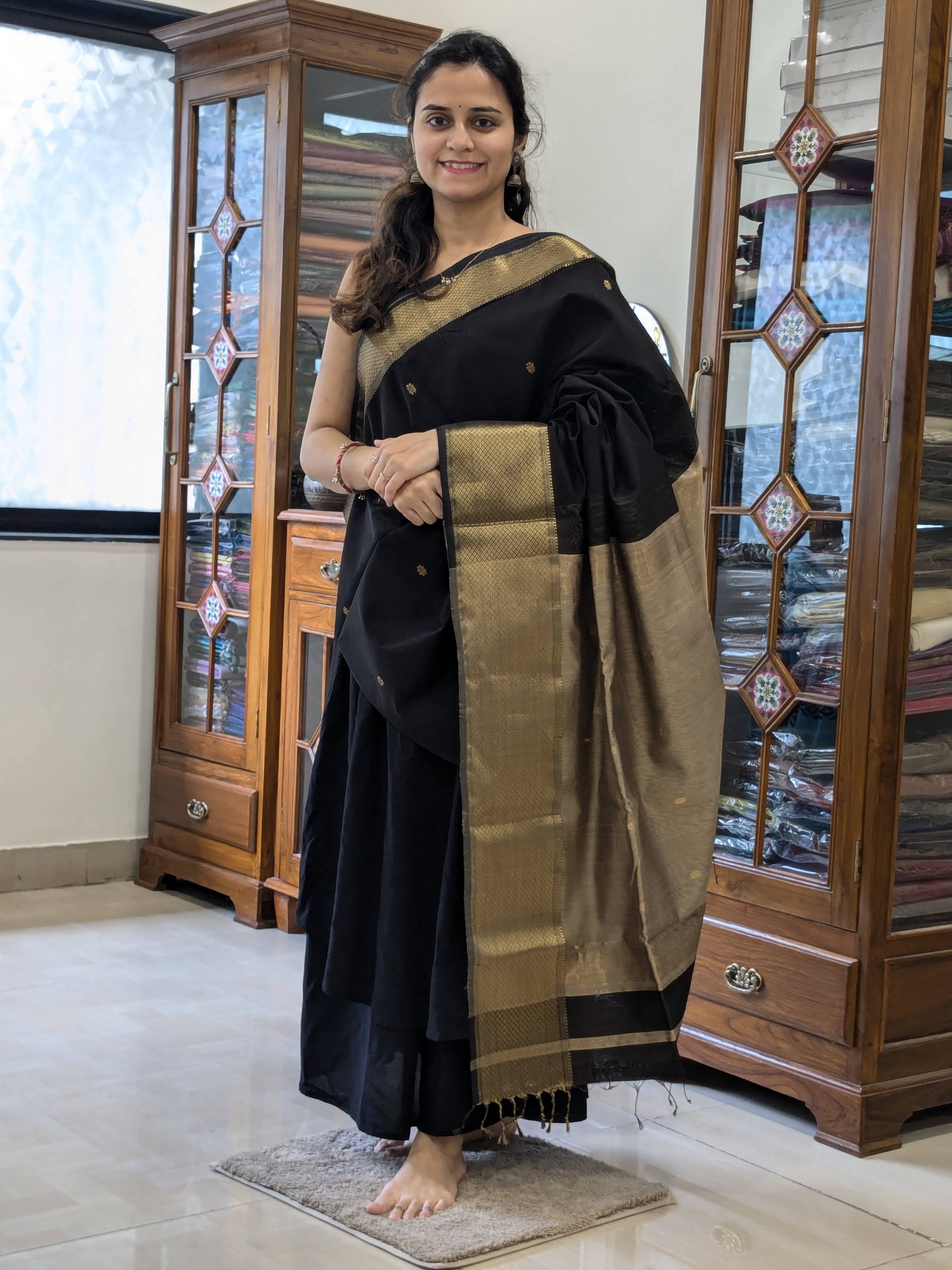Maheshwari Handloom Black and Beige Saree