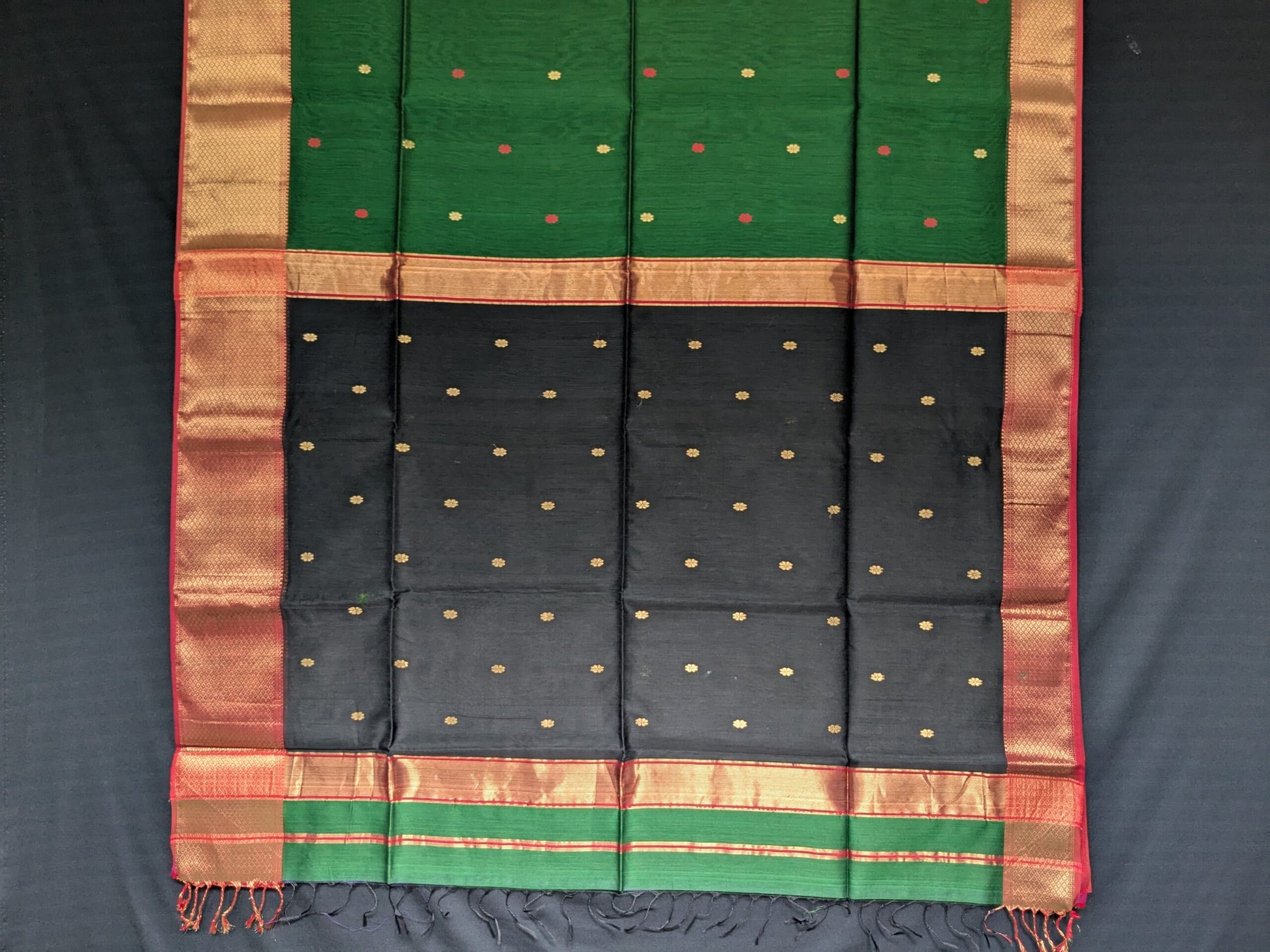 Detailed image of buttidar pallu with intricate floral weaving and rich traditional finish.