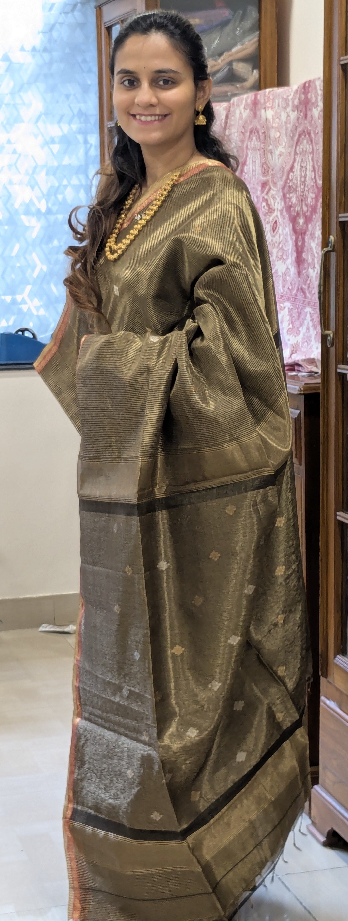 Maheshwari Handloom Black and Gold Tissue Saree