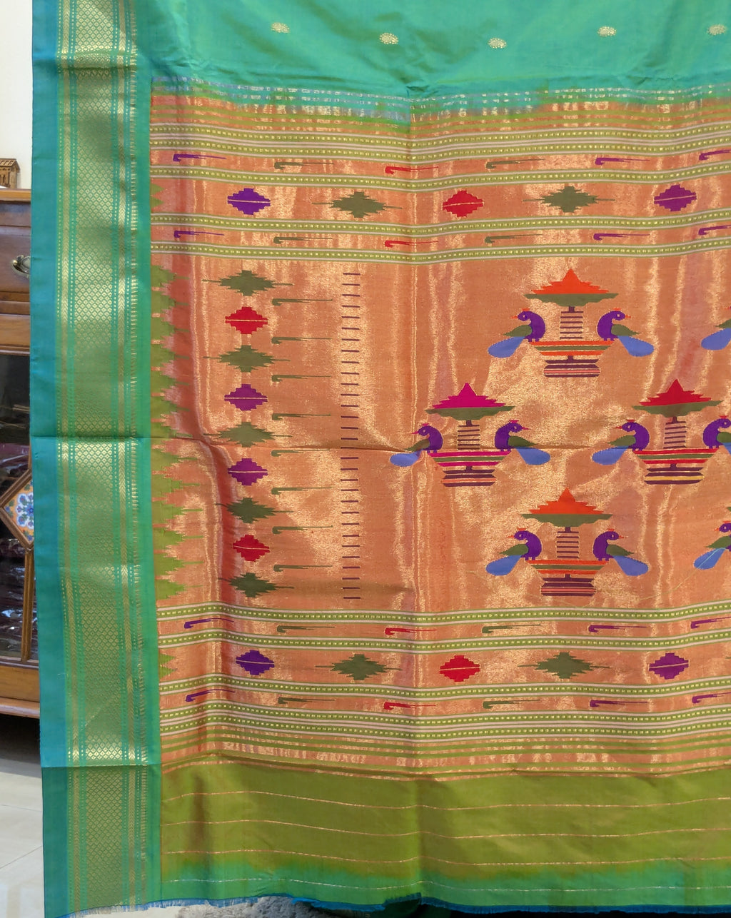 Detail of the pallu with intricate peacock motifs – a timeless touch of Paithani royalty.