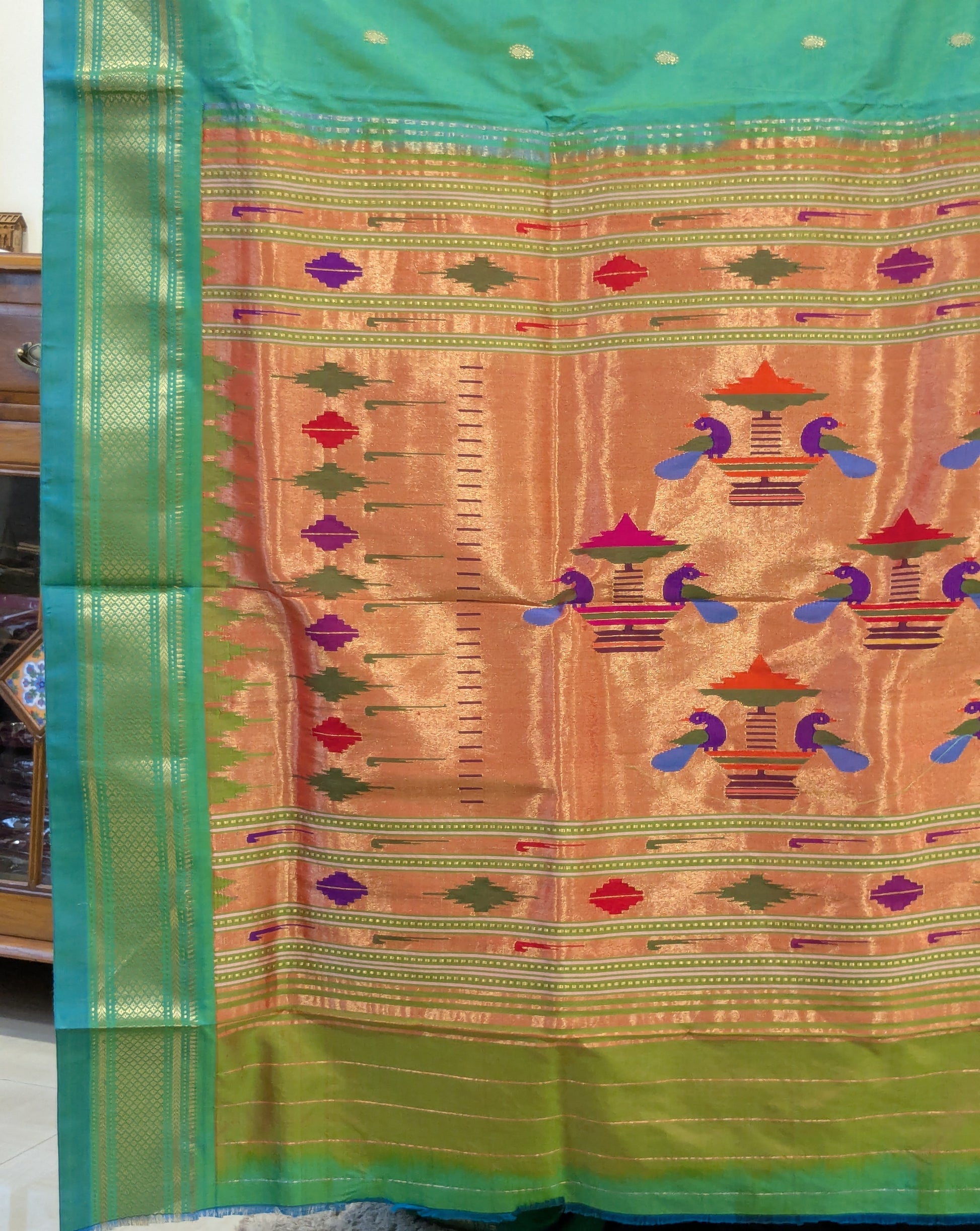 Detail of the pallu with intricate peacock motifs – a timeless touch of Paithani royalty.