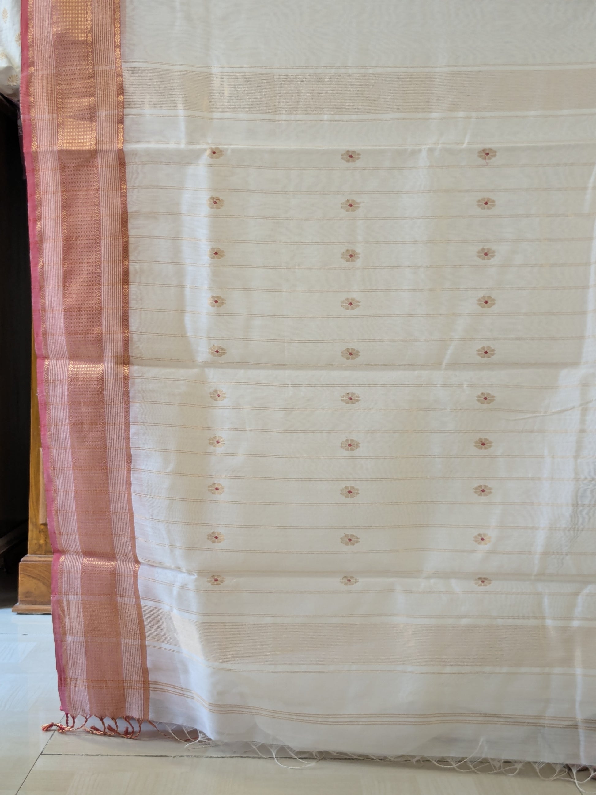 Maheshwari Silk Cotton White Meena Butti Saree