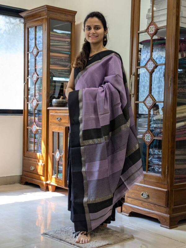 Purple Maheshwari Handloom Saree with Lining Pallu & Black Contrast Blouse
