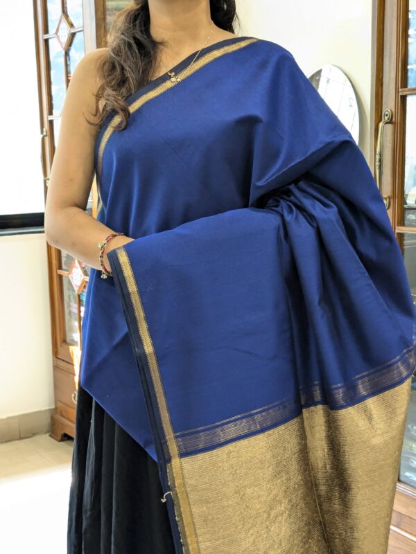 Royal Blue Maheshwari Handloom Saree with Kosa Silk Pallu & Running Blouse - Image 3