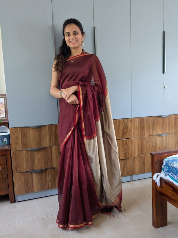 Maheshwari Reddish Brown Handloom Saree with Kosa Silk Pallu & Running Blouse - Image 2