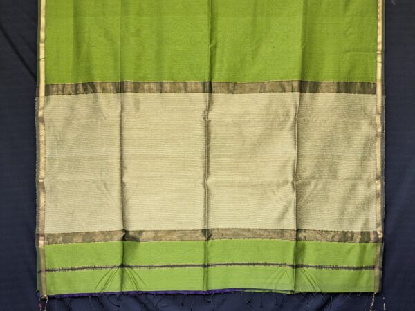 Mehendi Green Maheshwari Handloom Saree with Kosa Silk Pallu & Running Blouse - Image 3