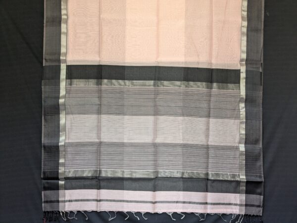 Maheshwari Baby Pink Handloom Saree with Lining Pallu & Black Contrast Blouse - Image 2