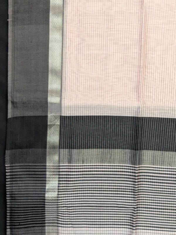 Maheshwari Baby Pink Handloom Saree with Lining Pallu & Black Contrast Blouse - Image 3