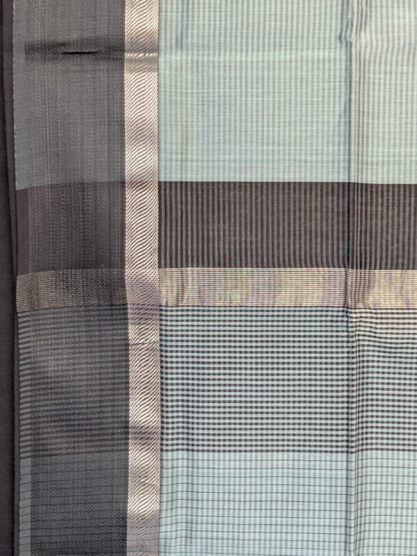 Maheshwari Handloom Slate Green Saree with Lining Pallu & Black Contrast Blouse - Image 4