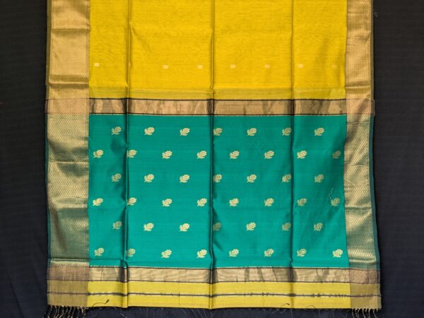 Mehendi Green Maheshwari Handloom Saree with Buttidar Pallu & Contrast Blouse - Image 3