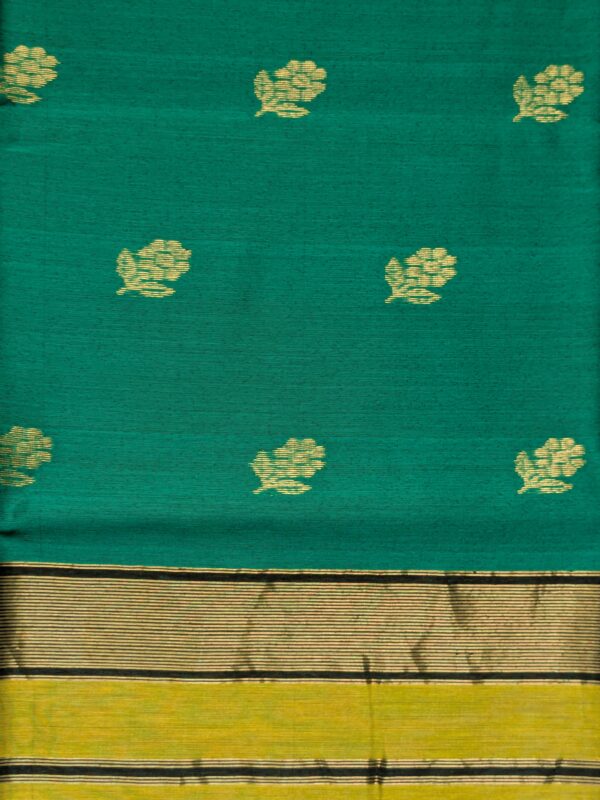 Mehendi Green Maheshwari Handloom Saree with Buttidar Pallu & Contrast Blouse - Image 4