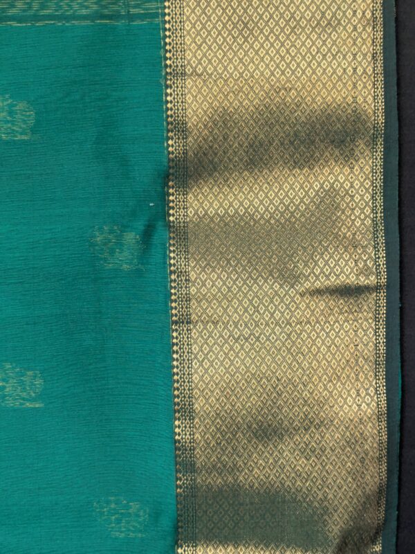 Mehendi Green Maheshwari Handloom Saree with Buttidar Pallu & Contrast Blouse - Image 6