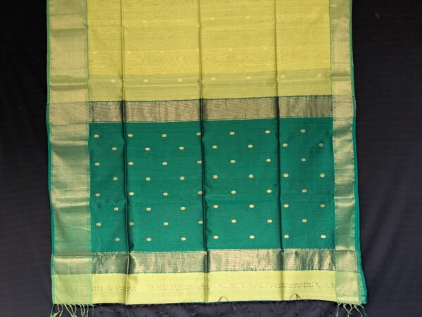 Light Green Maheshwari Handloom Saree with Buttidar Pallu & Contrast Blouse