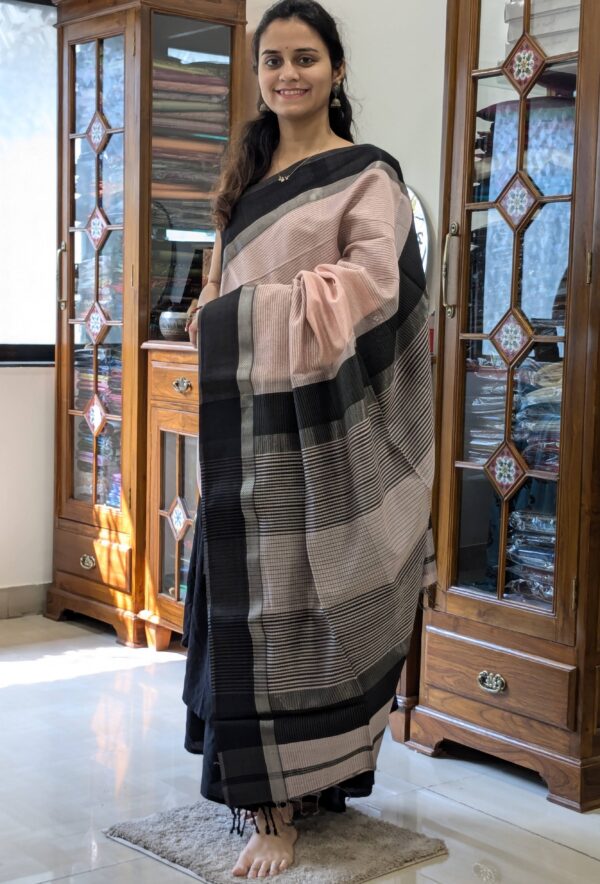 Maheshwari Baby Pink Handloom Saree with Lining Pallu & Black Contrast Blouse