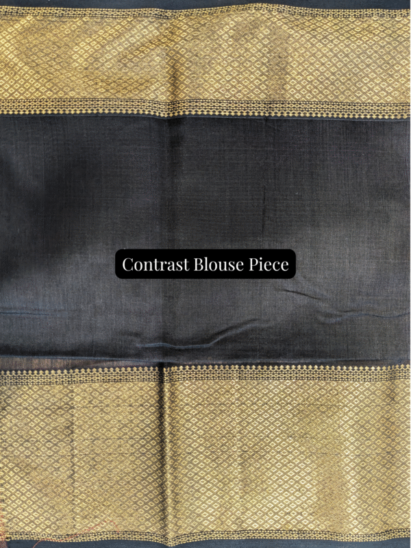 Black contrast blouse piece included to perfectly complement the grey saree body and ornate pallu.