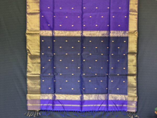 Detailed image of dark blue buttidar pallu featuring fine floral motifs and rich handwoven texture.