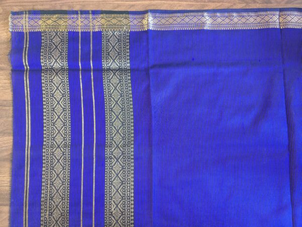Detailed shot of vintage pallu design woven into the rich purple body with fine craftsmanship.