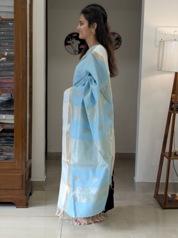 Sky Blue Maheshwari Silk-Cotton Saree with Zari Lines and Resham Border - Image 2