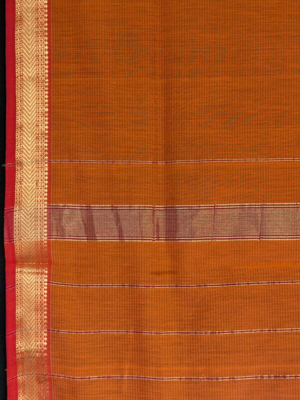 Detailed image of zari-lined pallu with shimmering gold lines crafted in fine Maheshwari style.