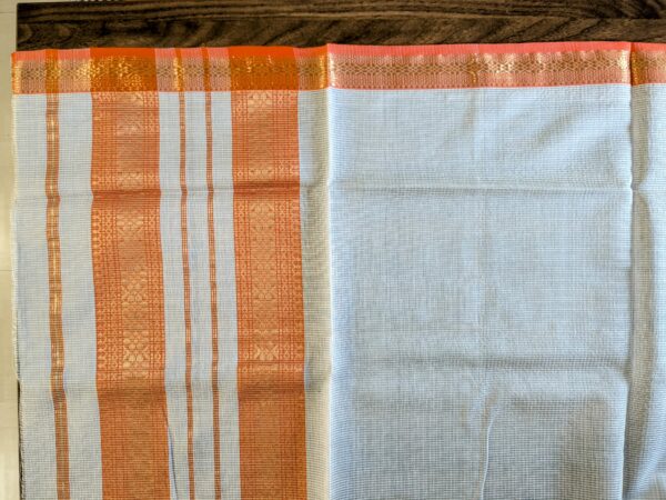 Detailed image of vintage-style pallu highlighting fine weaving in white silk-cotton blend.