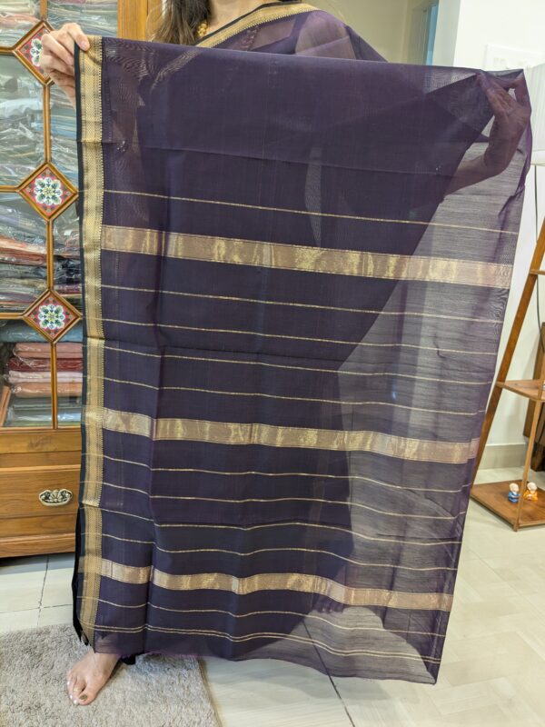 Image of zari-lined pallu with clean striped patterns and delicate gold accents.